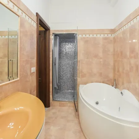 דירה 4 Bedroom Cozy In *