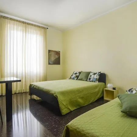 4 Bedroom Cozy In Appartamento Genova