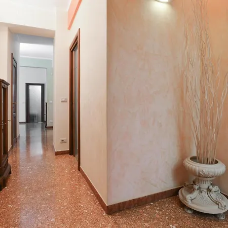 4 Bedroom Cozy In Appartement