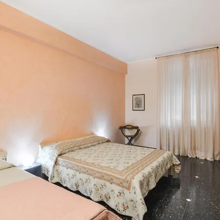 4 Bedroom Cozy In Appartamento Genova