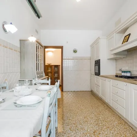 4 Bedroom Cozy In *