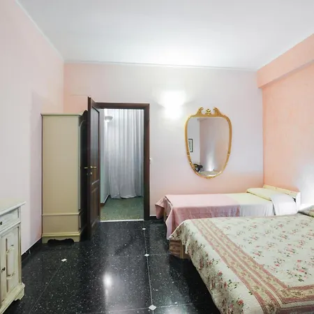 4 Bedroom Cozy In דירה