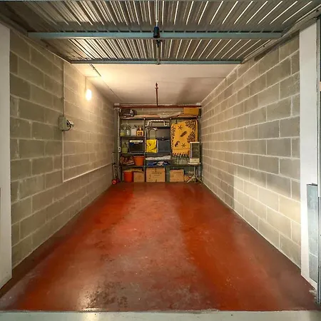 4 Bedroom Cozy In דירה