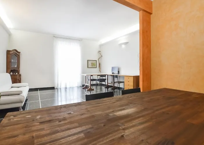4 Bedroom Cozy In * جنوة