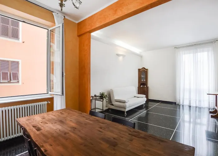 شقة 4 Bedroom Cozy In جنوة