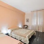 4 Bedroom Cozy In דירה ג'נובה
