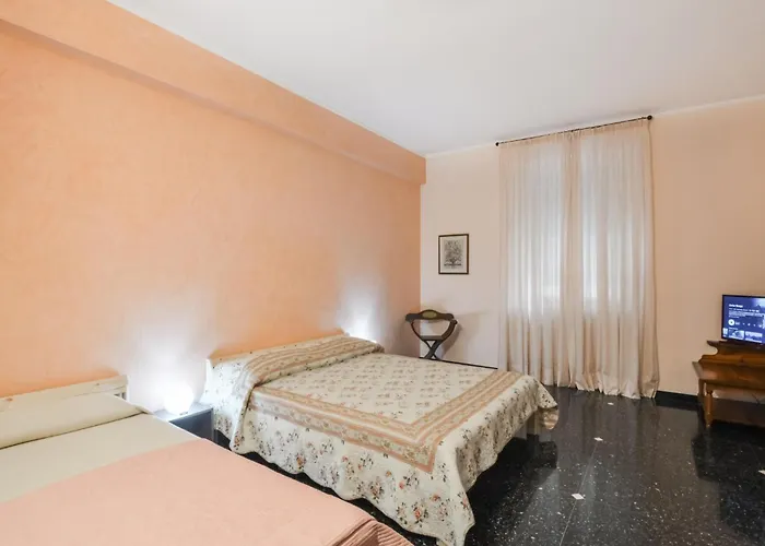 4 Bedroom Cozy In Apartman Genova